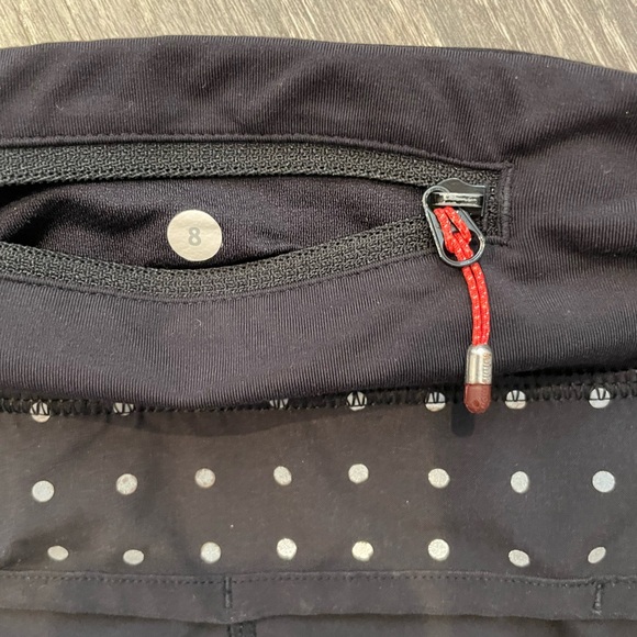 ****SOLD****Lululemon Reflective Dots Speed Short Black size 8 - Picture 3 of 3